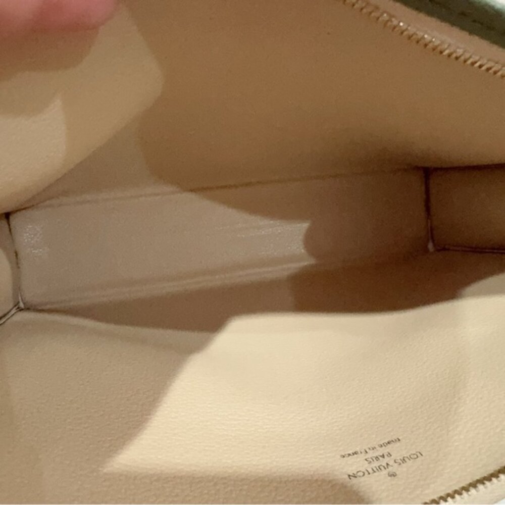 Authentic Louis Vuitton Toiletry Pouch 26 Monogram Giant Khaki Green White - Picture 4 of 16